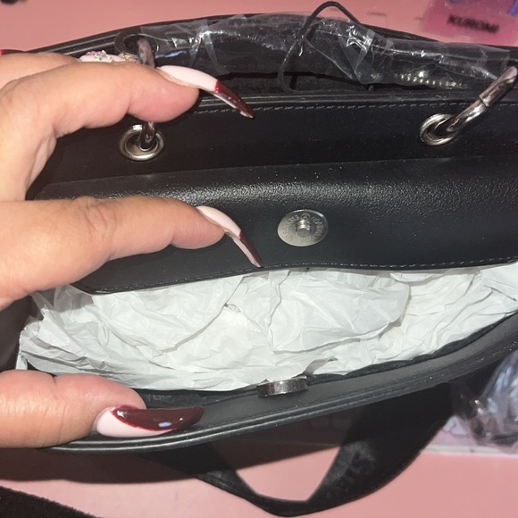 Steve Madden Tote - Picture 4 of 8